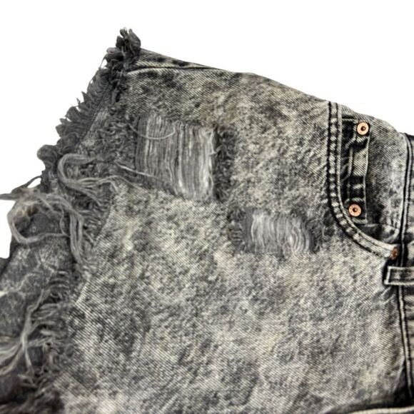 Ladies Vintage (1994) Levi’s 551 Black Wash Cut Off Distressed Short Size 12 - Picture 4 of 12